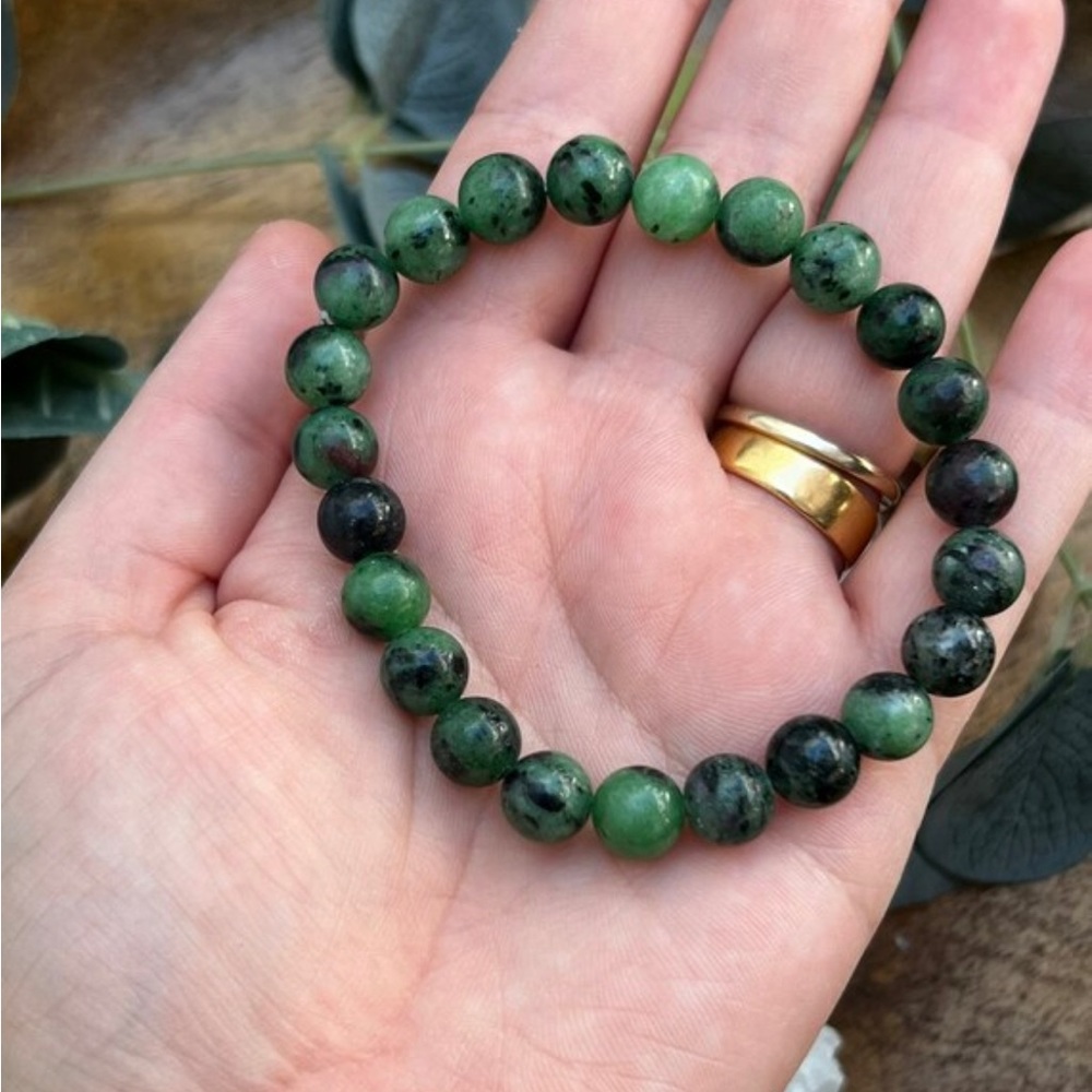 Ruby Zoisite 8mm Crystal Gemstone Beaded Elasticated Bracelet Handmade - Picture 4 of 4